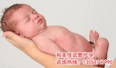 给宝宝抚触,代妈应该注意什么
